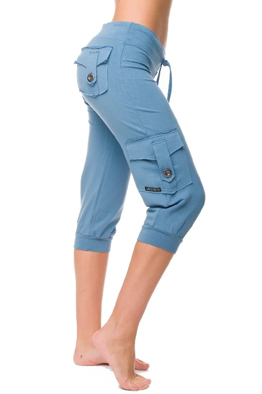 Women's Denim - Look Tight Trousers in Light Blue for a Casual and Versatile OptionBamboo Pocket Capri