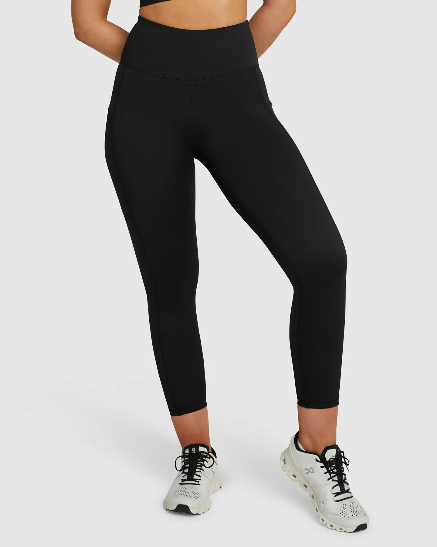 Women's Tight Trousers with Mesh Panels in Black for a Sexy and Modern AppearanceMuscle Republic | Elevate 7/8 leggings - Black