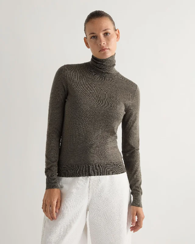 Short Sleeve Women's Cotton Blend Sweaters in Pastel ColorsWomen's Margot Superfine Cashmere Turtle Neck Sweater Mink Brown