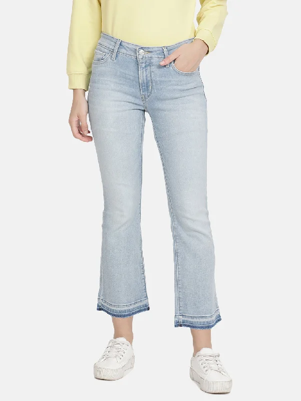 Ripped women jeans for a rebellious and fashion - forward styleWomen's 715 Bootcut Jeans